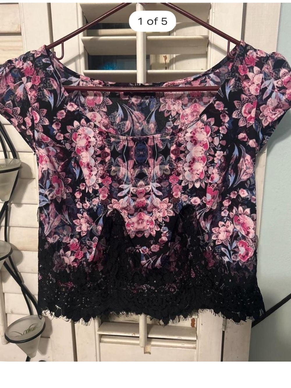 Jessica Simpson Floral Scoop Crop Top in Pink & Black
